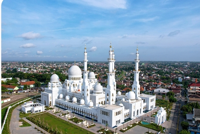 Wisata Religi Sambil Mengagumi Keindahan Arsitektur Masjid Di Indonesia ...